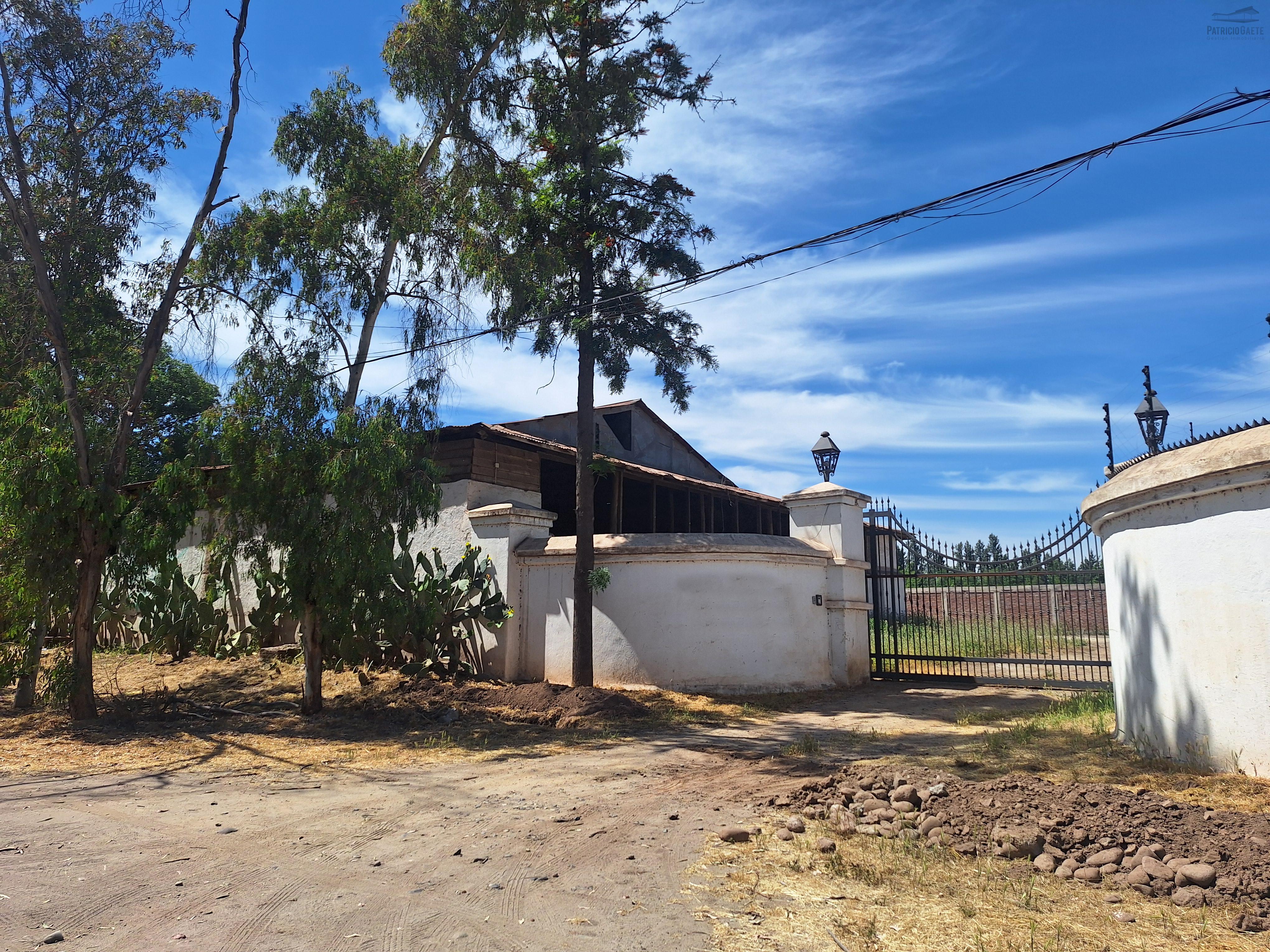 Terreno Con Gran Galpón, Bodegas, Oficinas Y Casa